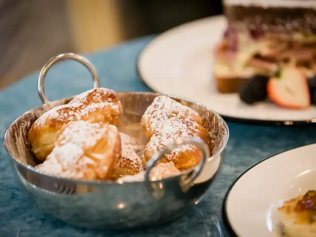 Hot Beignets 